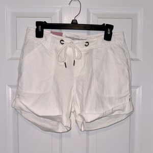 Old Navy mid rise linen shorts. Size 6. NWT
